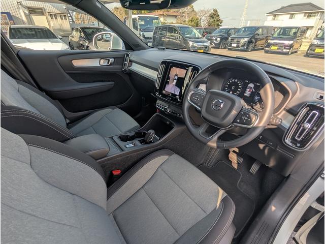 ＸＣ４０ Ｂ４　モメンタム　保証１年付　ワンオーナー車　２０２１年モデル　ＯＰハンズフリーパワーバックドア　フルセグＴＶ　インテリセーフ　アクティブベンディングＬＥＤヘッド　純正ＨＤＤナビゲーション　３６０度カメラ＆前後ソナー（9枚目）