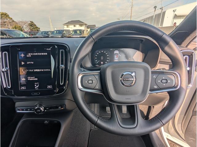 ＸＣ４０ Ｂ４　モメンタム　保証１年付　ワンオーナー車　２０２１年モデル　ＯＰハンズフリーパワーバックドア　フルセグＴＶ　インテリセーフ　アクティブベンディングＬＥＤヘッド　純正ＨＤＤナビゲーション　３６０度カメラ＆前後ソナー（12枚目）