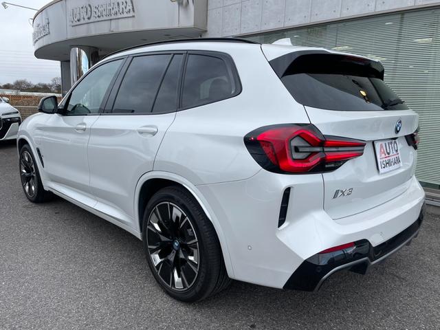 ｉＸ３ Ｍスポーツ　ＯＰエクステリアパッケージ　パノラマサンルーフ　アダプティブＬＥＤヘッドライト　ハーマンカードンサウンドスピーカー　２０インチＡＷ　ヴァ―ネスカ革スポーツシート　アラウンドビューカメラ（6枚目）