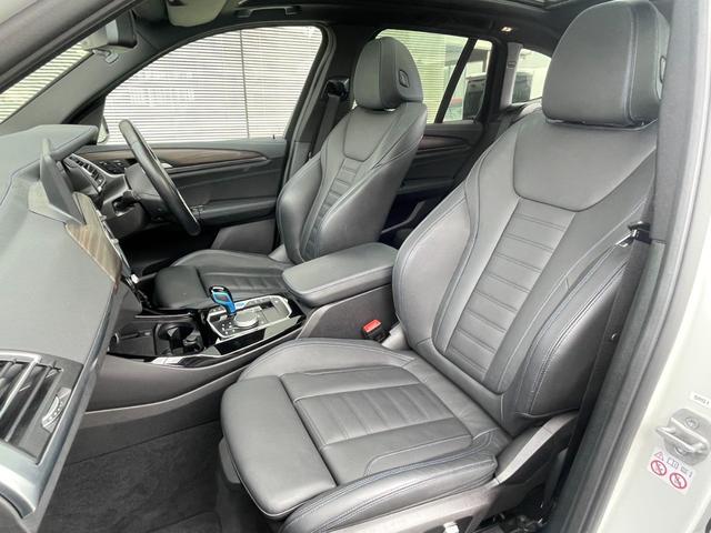 ｉＸ３ Ｍスポーツ　ＯＰエクステリアパッケージ　パノラマサンルーフ　アダプティブＬＥＤヘッドライト　ハーマンカードンサウンドスピーカー　２０インチＡＷ　ヴァ―ネスカ革スポーツシート　アラウンドビューカメラ（16枚目）