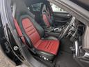 赤×黒のスポーツシート！寒い季節にうれしいシートヒーター＆ベンチレーション付き