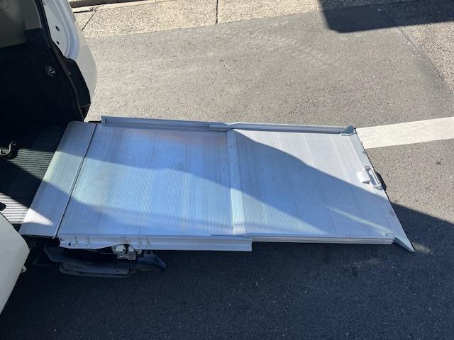 タント 　スローパー　リアシート付き使用　車検整備後渡し　消耗品交換　ドライブレコーダー　タイヤ４本新品　電動スライドドア　スマートキー　車いす乗降車電動固定装置付（9枚目）