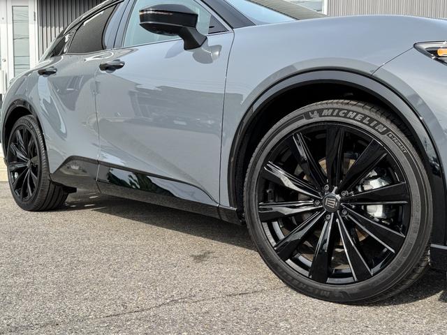 クラウンスポーツ Ｚ　【アッシュカラー！パノラマルーフ】パノラミックビュー・デジタルインナーミラー・ブラインドスポットモニター・アドバンスドパーク・ベンチレーション・シートヒーター・置くだけ充電・黒本革・２１インチホイール（12枚目）