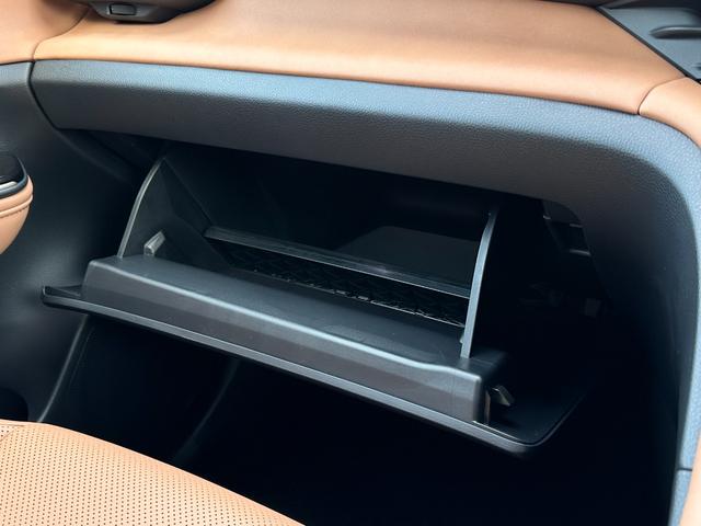 クラウンスポーツ Ｚ　モデリスタエアロ　ブラウン内装　パノラミックビュー　パノラマルーフ　ベンチレーション　本革シート　電動リアゲート　ブラインドスポット　レーダークルーズ　プリクラッシュセーフティ　トヨタチームメイト！！（57枚目）