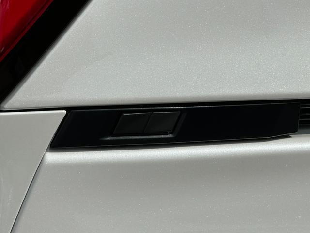 ノア ハイブリッドＳ－Ｚ　【即納！！快適利便パッケージＨｉ！！】パノラミックビューモニター　アドバンストパーク　ＢＳＭ　１０．５ＤＡＰｌｕｓ　三眼ＬＥＤヘッドライト　フルセグＴＶ　ＣＤ／ＤＶＤ　電動リアゲート　電動スライドドア（21枚目）
