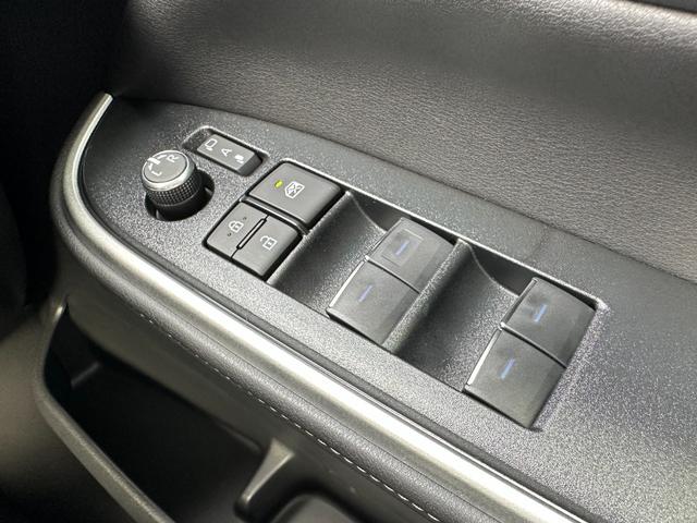 ノア ハイブリッドＳ－Ｚ　【即納！！快適利便パッケージＨｉ！！】パノラミックビューモニター　アドバンストパーク　ＢＳＭ　１０．５ＤＡＰｌｕｓ　三眼ＬＥＤヘッドライト　フルセグＴＶ　ＣＤ／ＤＶＤ　電動リアゲート　電動スライドドア（35枚目）
