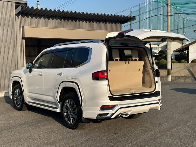 TOYOTA LAND CRUISER ZX | 2024 | PEARL WHITE | 1383 km