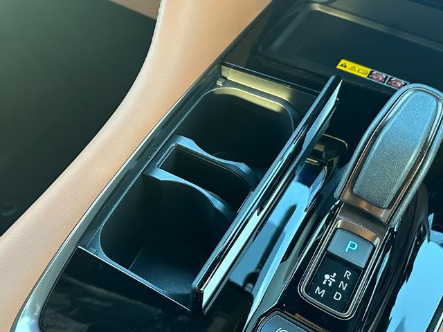 ヴェルファイアハイブリッド Ｚ　プレミア　【ブラウン内装！！デジタルインナーミラー！！】パノラミックビューモニター　アドバンストパーク　左右独立ムーンルーフ　１４インチディスプレイオーディオ　１９インチアルミホイール　両側パワースライドドア！（51枚目）