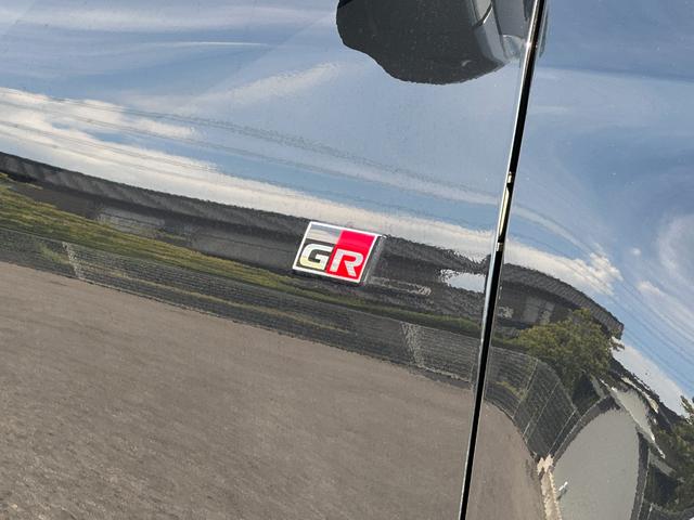 ハイラックス Ｚ　ＧＲスポーツ　【即納！ＧＲ！】　１２型デジタルインナーミラー　ＧＲ専用エンブレム　ＧＲ専用赤ステッチシート　ＧＲ専用ホイール　パノラミックビューモニター　８インチ純正ディスプレイオーディオ　ＧＲ専用バンパー　ＤＡＣ（16枚目）