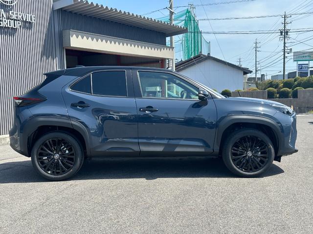 ヤリスクロス ハイブリッドＺ　ウルバーノ　【特別仕様車！ウルバーノ！】ハンズフリーパワーバックドア　トヨタチームメイト　アドバンストパーク　パノラミックビューモニター　ブラインドスポットモニター　ハンドルヒーター　シートヒーター　専用ホイール（8枚目）
