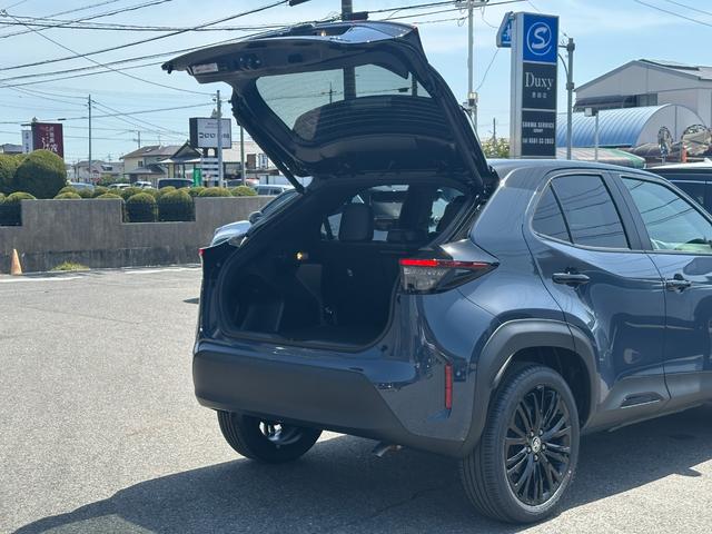 ヤリスクロス ハイブリッドＺ　ウルバーノ　【特別仕様車！ウルバーノ！】ハンズフリーパワーバックドア　トヨタチームメイト　アドバンストパーク　パノラミックビューモニター　ブラインドスポットモニター　ハンドルヒーター　シートヒーター　専用ホイール（28枚目）