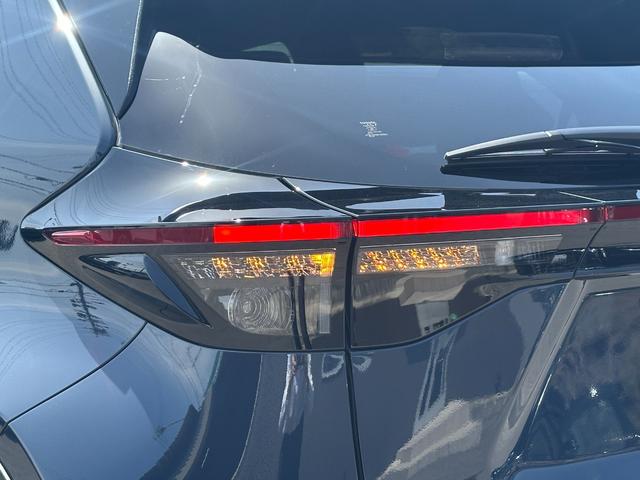 ヤリスクロス ハイブリッドＺ　ウルバーノ　【特別仕様車！ウルバーノ！】ハンズフリーパワーバックドア　トヨタチームメイト　アドバンストパーク　パノラミックビューモニター　ブラインドスポットモニター　ハンドルヒーター　シートヒーター　専用ホイール（29枚目）