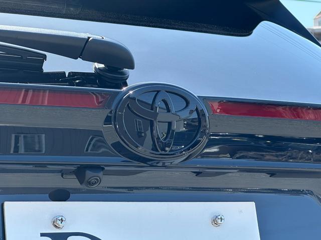 ヤリスクロス ハイブリッドＺ　ウルバーノ　【特別仕様車！ウルバーノ！】ハンズフリーパワーバックドア　トヨタチームメイト　アドバンストパーク　パノラミックビューモニター　ブラインドスポットモニター　ハンドルヒーター　シートヒーター　専用ホイール（31枚目）