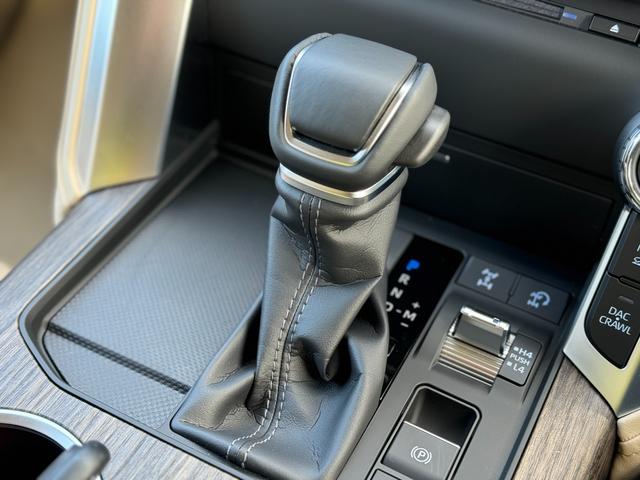 ランドクルーザー 　【モデリスタフルエアロ　ＪＢＬサウンドシステム】　１２．３インチディスプレイオーディオ　パノラミックビューモニター　サンルーフ　リアエンターテインメントシステム　クールボックス　空気圧センサー　ＢＳＭ（56枚目）