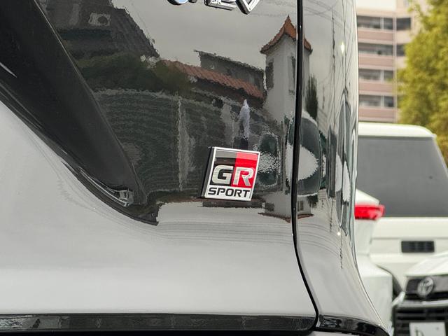 カローラクロス ＧＲスポーツ　【ＧＲスポーツ！！専用装備！！】専用ブレーキキャリパー　寒冷地仕様　リアフォグランプ　パノラミックビューモニター　アドバンスドパーク　パノラマルーフ　パワーバッグドア　ハンドルヒーター　シートヒーター（32枚目）