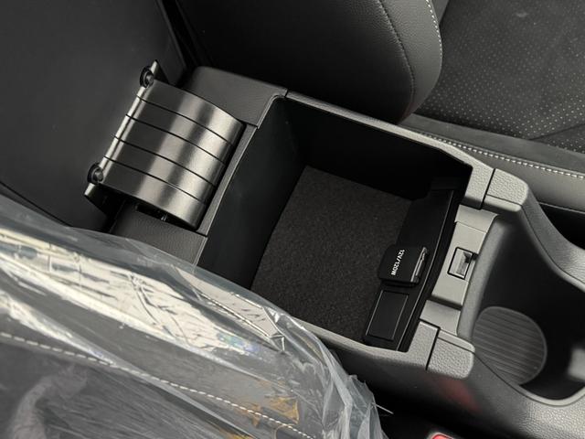 カローラクロス ＧＲスポーツ　【ＧＲスポーツ！！専用装備！！】専用ブレーキキャリパー　寒冷地仕様　リアフォグランプ　パノラミックビューモニター　アドバンスドパーク　パノラマルーフ　パワーバッグドア　ハンドルヒーター　シートヒーター（54枚目）