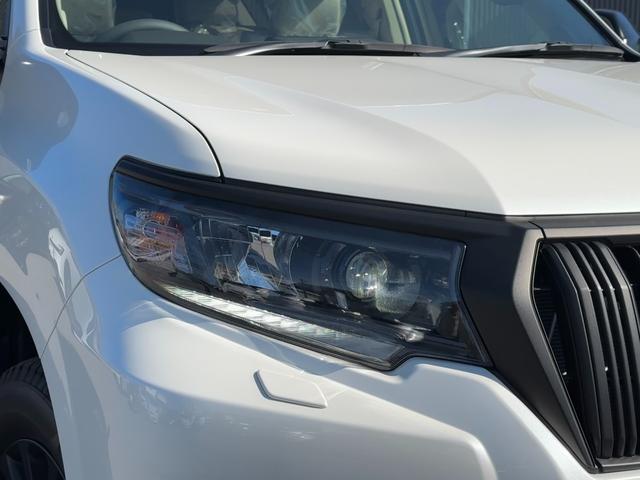 ランドクルーザープラド ＴＸ　Ｌパッケージ　マットブラックエディション　【特別仕様車！！メーカーナビ！！】パノラミックビューモニター！　サンルーフ　ルーフレール　９インチディスプレイオーディオ　７人乗り　ブラインドスポットモニター　寒冷地仕様　ルーフレール　ベージュ内装！（11枚目）