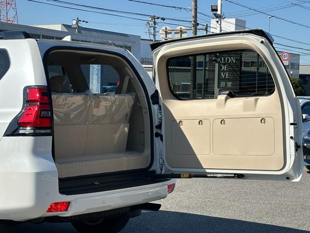 ランドクルーザープラド ＴＸ　Ｌパッケージ　マットブラックエディション　【特別仕様車！！メーカーナビ！！】パノラミックビューモニター！　サンルーフ　ルーフレール　９インチディスプレイオーディオ　７人乗り　ブラインドスポットモニター　寒冷地仕様　ルーフレール　ベージュ内装！（27枚目）