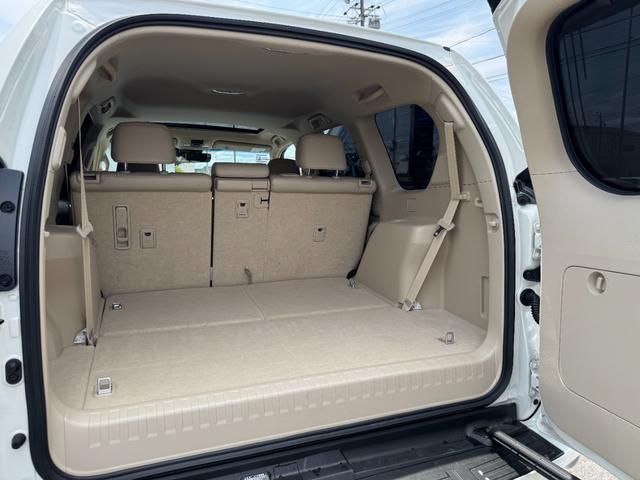ランドクルーザープラド ＴＸ　Ｌパッケージ　マットブラックエディション　【特別仕様車！！メーカーナビ！！】パノラミックビューモニター！　サンルーフ　ルーフレール　９インチディスプレイオーディオ　７人乗り　ブラインドスポットモニター　寒冷地仕様　ルーフレール　ベージュ内装！（80枚目）