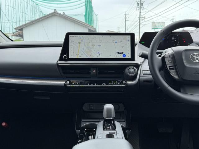 プリウス  【改良後モデル!!パノラミックビューモニター!!】 デジタルインナーミラー 12.3インチディスプレイオーディオ ブラインドスポットモニター スペアタイヤ アドバンストパーク 18インチアルミホイール(39枚目)