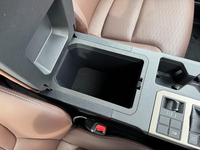 ランドクルーザー250 VX 【VXファーストエディション!パノラミックビューモニター】サンルーフ 角目LEDヘッドライト ブラインドスポットモニター デジタルインナーミラー パワーバッグドア 12.3インチディスプレイオーディオ(57枚目)