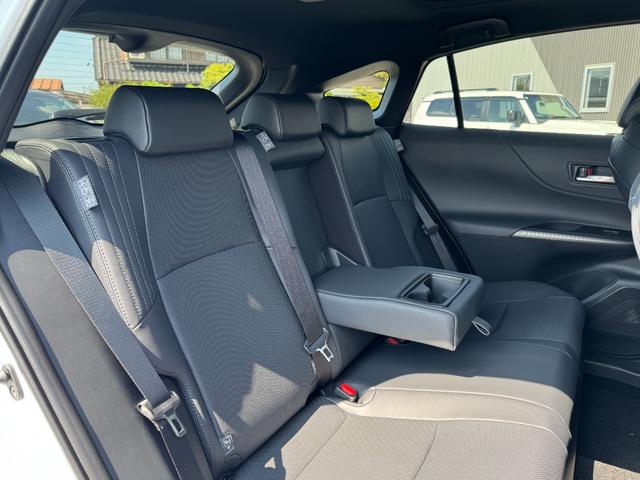 ハリアーハイブリッド Z レザーパッケージ・ナイトシェード 【特別仕様車!!!ナイトシェード!!!】調光パノラマルーフ パノラミックビューモニター 12.3インチディスプレイオーディオ JBLサウンドシステム AC100V電源 ベンチレーション シートヒーター(75枚目)