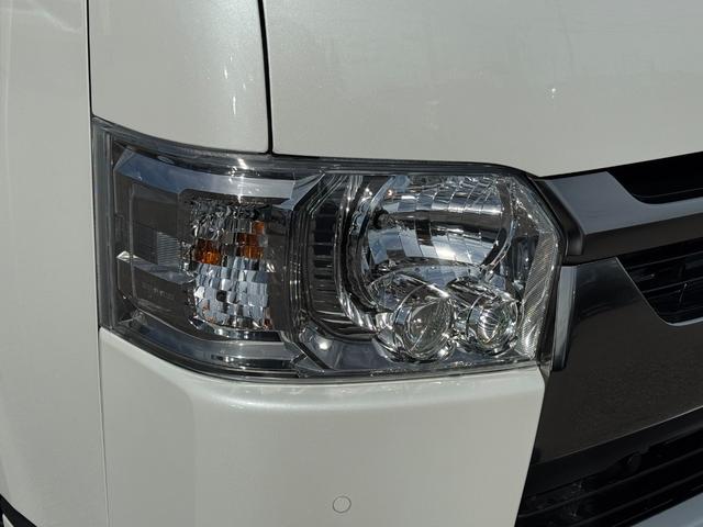 ハイエースバン ロングスーパーGL ダークプライムS 【即納!特別仕様車!!】 パノラミックビューモニター! デジタルインナーミラー 両側パワースライドドア レーンディパーチャーアラート AC100V電源 ハーフレザーシート 20周年限定スカッフプレート(11枚目)