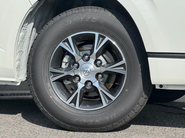 ハイエースバン ロングスーパーGL ダークプライムS 【即納!特別仕様車!!】 パノラミックビューモニター! デジタルインナーミラー 両側パワースライドドア レーンディパーチャーアラート AC100V電源 ハーフレザーシート 20周年限定スカッフプレート(16枚目)