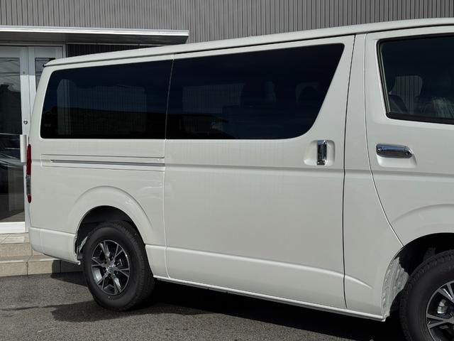 ハイエースバン ロングスーパーGL ダークプライムS 【即納!特別仕様車!!】 パノラミックビューモニター! デジタルインナーミラー 両側パワースライドドア レーンディパーチャーアラート AC100V電源 ハーフレザーシート 20周年限定スカッフプレート(18枚目)