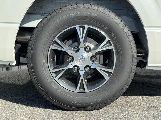 ハイエースバン ロングスーパーGL ダークプライムS 【即納!特別仕様車!!】 パノラミックビューモニター! デジタルインナーミラー 両側パワースライドドア レーンディパーチャーアラート AC100V電源 ハーフレザーシート 20周年限定スカッフプレート(37枚目)