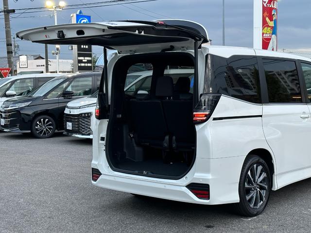 ヴォクシー ハイブリッドS-Z 【快適利便パッケージHi ドライビングサポートパッケージ】パノラミックビューモニター アドバンストパーク ブラインドスポットモニター 10.5DAPlus 三眼LEDヘッド オットマン シートヒーター(24枚目)