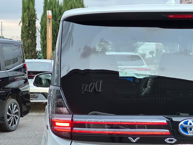 ヴォクシー ハイブリッドS-Z 【快適利便パッケージHi ドライビングサポートパッケージ】パノラミックビューモニター アドバンストパーク ブラインドスポットモニター 10.5DAPlus 三眼LEDヘッド オットマン シートヒーター(25枚目)