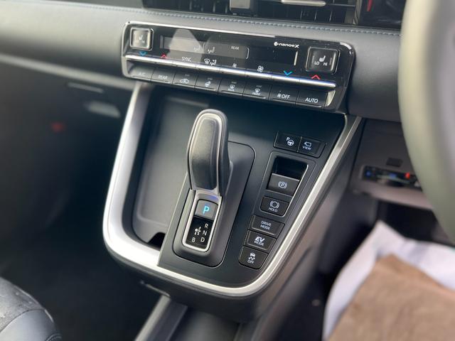 ヴォクシー ハイブリッドS-Z 【快適利便パッケージHi ドライビングサポートパッケージ】パノラミックビューモニター アドバンストパーク ブラインドスポットモニター 10.5DAPlus 三眼LEDヘッド オットマン シートヒーター(46枚目)