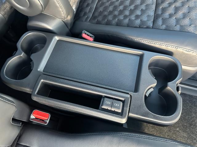 ヴォクシー ハイブリッドS-Z 【快適利便パッケージHi ドライビングサポートパッケージ】パノラミックビューモニター アドバンストパーク ブラインドスポットモニター 10.5DAPlus 三眼LEDヘッド オットマン シートヒーター(71枚目)