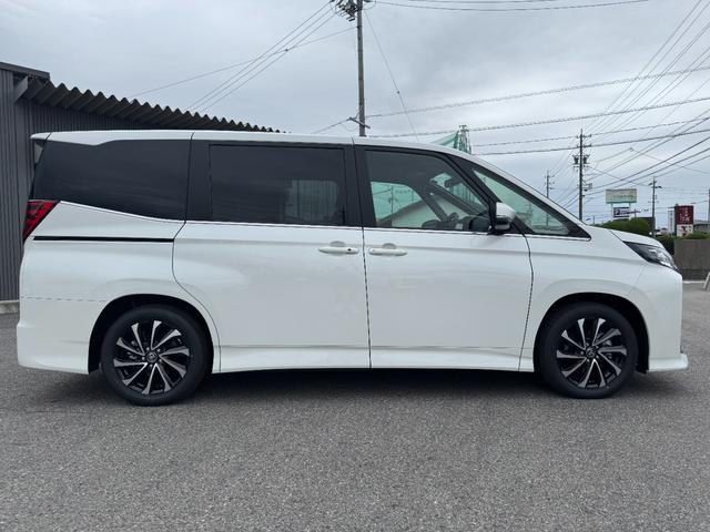TOYOTA NOAH HYBRID S-Z