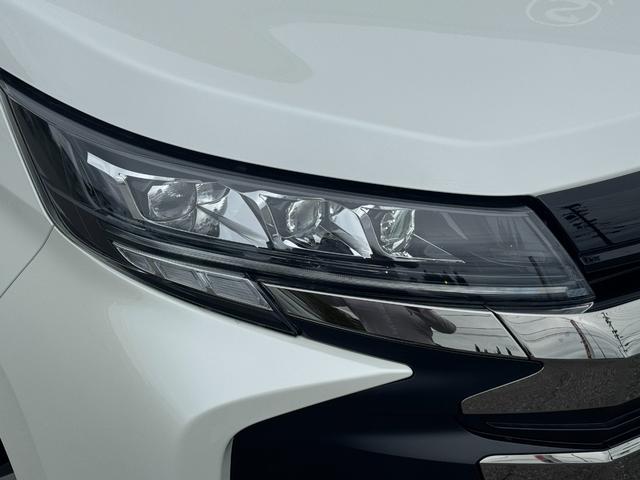 TOYOTA NOAH HYBRID S-Z