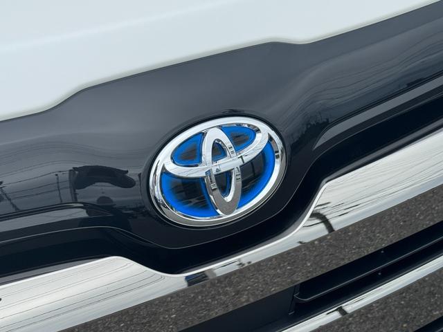 TOYOTA NOAH HYBRID S-Z