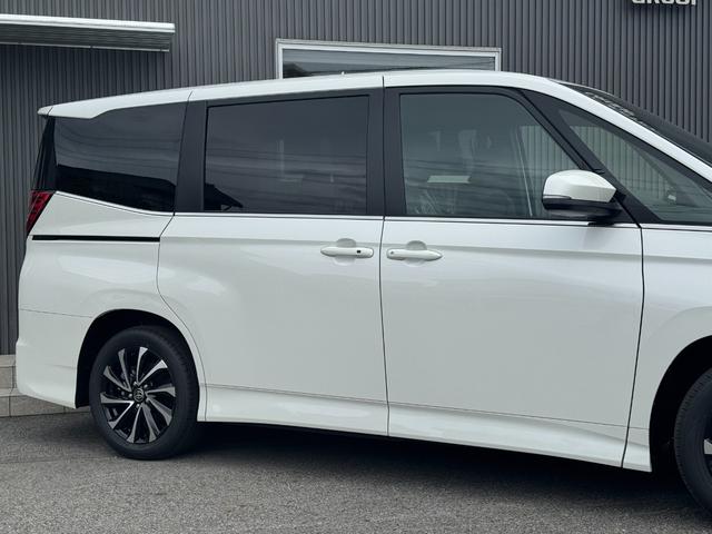 TOYOTA NOAH HYBRID S-Z