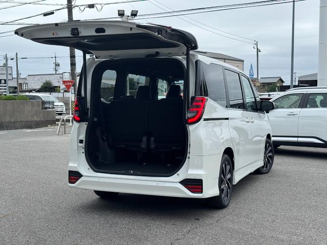 TOYOTA NOAH HYBRID S-Z