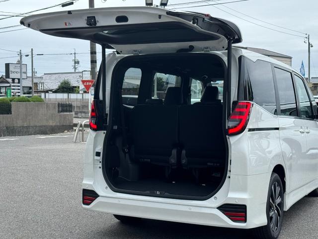 TOYOTA NOAH HYBRID S-Z