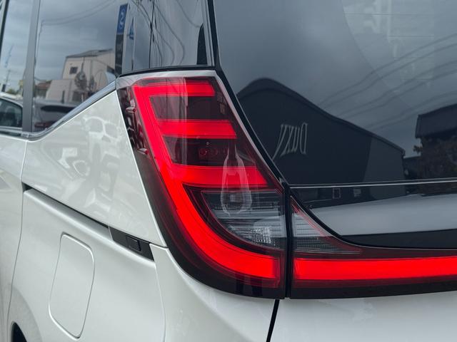 TOYOTA NOAH HYBRID S-Z