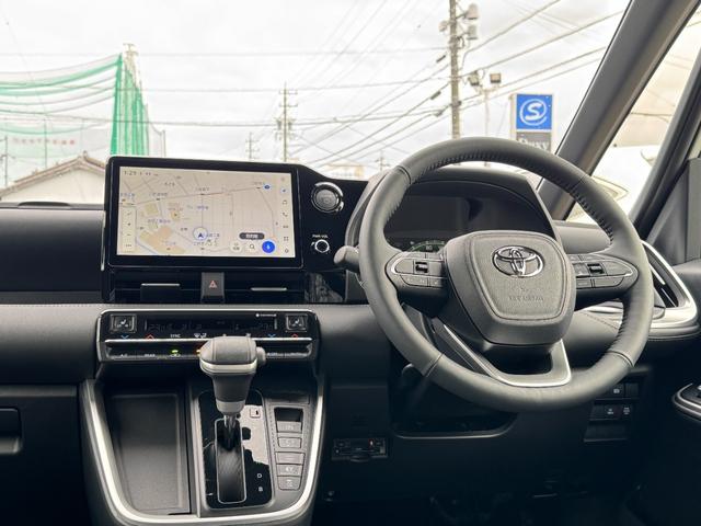 TOYOTA NOAH HYBRID S-Z