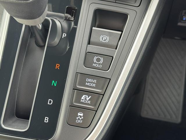 TOYOTA NOAH HYBRID S-Z