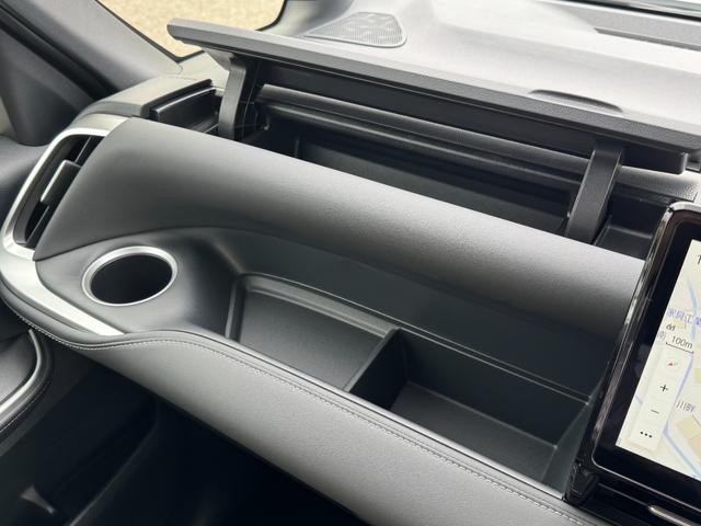 TOYOTA NOAH HYBRID S-Z