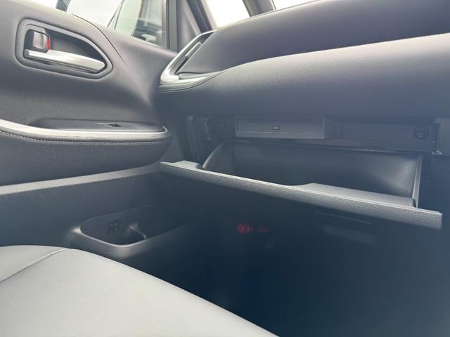 TOYOTA NOAH HYBRID S-Z