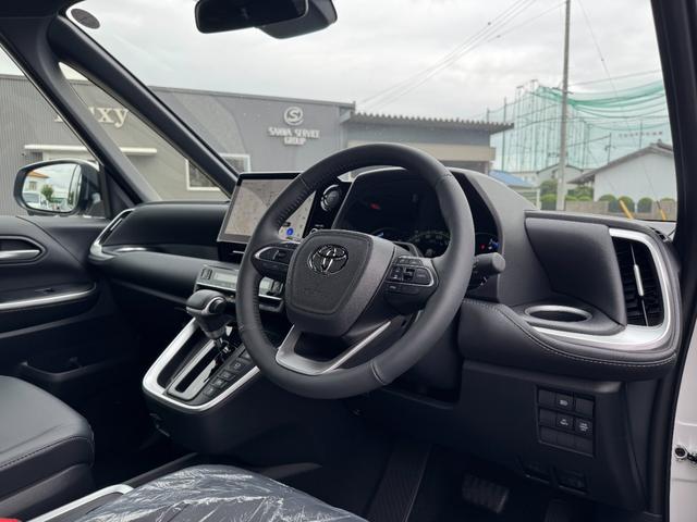 TOYOTA NOAH HYBRID S-Z