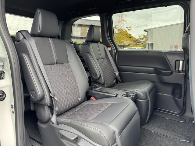 TOYOTA NOAH HYBRID S-Z