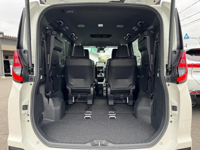 TOYOTA NOAH HYBRID S-Z