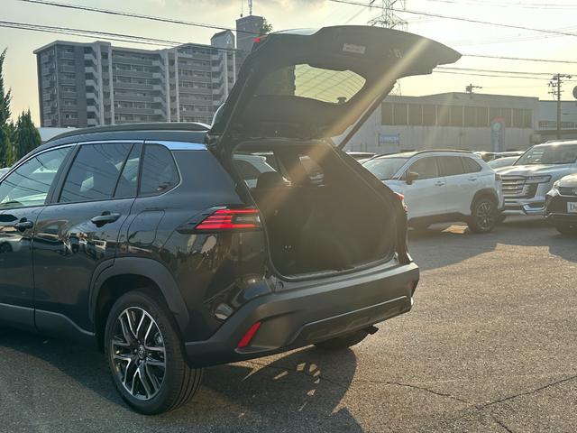 カローラクロス ハイブリッド Z 【パノラマルーフ!パノラミックビューモニター!】 アドバンストパーク 10.5インチディスプレイオーディオ ハンズフリーパワーバッグドア ブラインドスポットモニター ベンチレーション AC100V電源(28枚目)