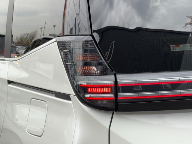 ヴォクシー  【即納!10.5インチディスプレイオーディオPlus!!】三眼LEDヘッド 両側電動スライドドア HDMI入力端子 フルセグTV クルーズコントロール シートヒーター CD/DVDデッキ ETC2.0(28枚目)